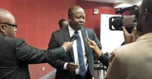 Gabon : l&rsquo;arrestation d&rsquo;un ancien premier ministre secoue la transition politique