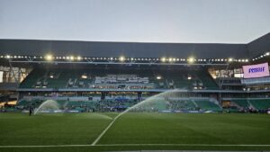 Barrage de Ligue 1 : l&rsquo;AS Saint-Étienne accueille l&rsquo;OGC Nice, enjeux et diffusion
