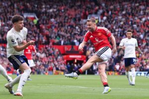 Manchester United remporte un match animé contre Nottingham Forest et sécurise sa 3e place au classement de la Premier League