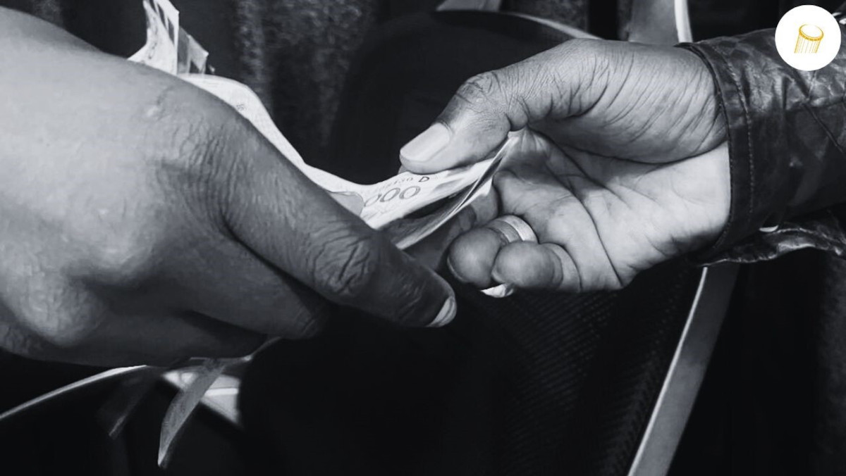 Corruption au Mali : échanges de billets illustrant les défis de transparence