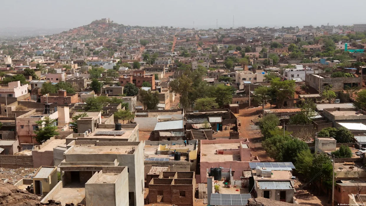 Camions et véhicules incendiés sur les routes menant à Bamako à cause du blocus djihadiste