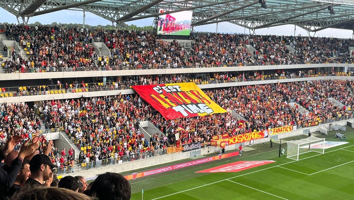 Le kop du Virage Sud lors du dernier match du Mans FC à domicile