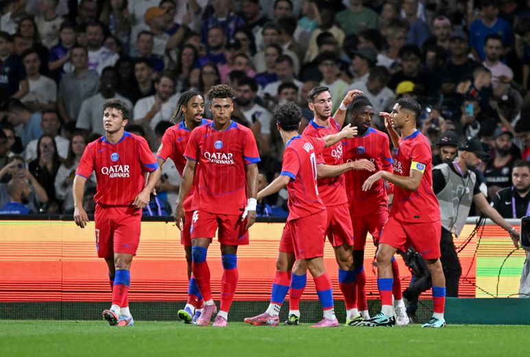 Écran géant dans un bar d'Albi pour le match PSG-Arsenal
