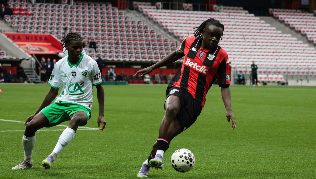 Les joueurs de l'ASSE et de l'OGC Nice lors du match aller à huis clos