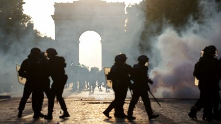 Forces de l'ordre déployées sur les Champs-Élysées après la victoire du PSG en Ligue des champions
