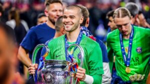 Lucas Chevalier reste au PSG : le club tranche sur son avenir