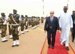 Visite officielle du Premier ministre algérien au Niger, départ de Niamey