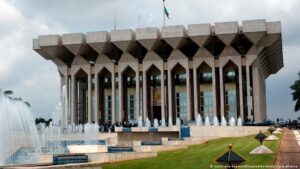 Cameroun : l&rsquo;état centralise la collecte des impôts locaux
