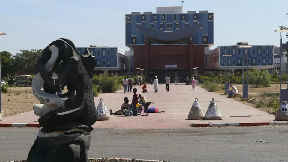 Les divergences entre Diomaye Faye et Ousmane Sonko divisent la jeunesse sénégalaise.