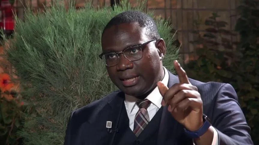 Portrait de Moussa Balla Fofana lors d'une prise de parole récente