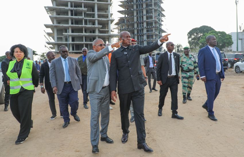 Le président gabonais inspecte les chantiers du front de mer