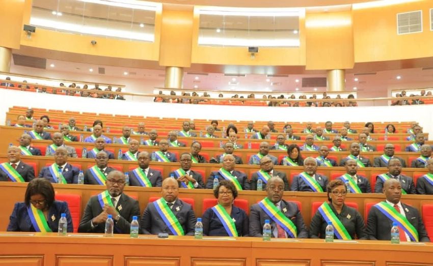 Députés gabonais en séance au Palais Léon Mba