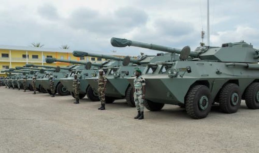 Véhicules militaires modernes livrés à Libreville pour renforcer la défense gabonaise