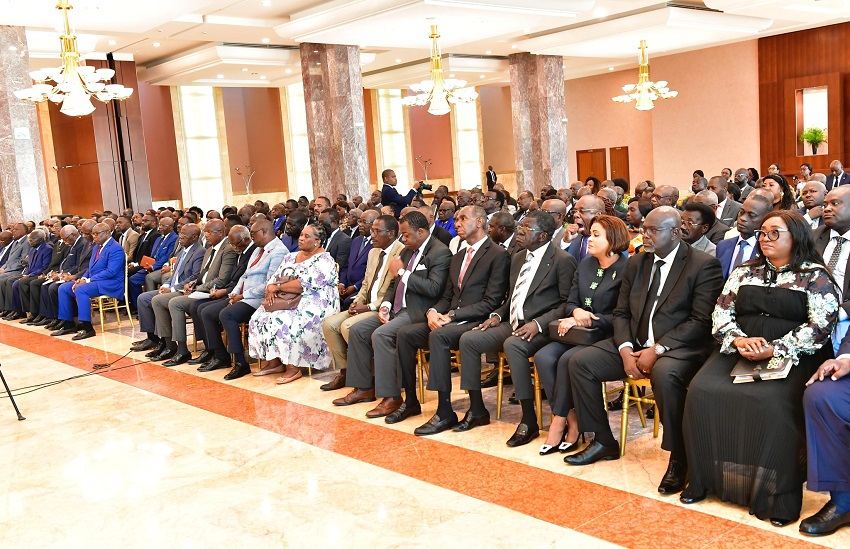 Responsables de partis politiques gabonais en réunion