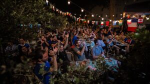 Bilan festif à Paris après la victoire des bleus contre le Maroc