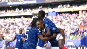 Avenir de Bradley Barcola : le PSG fixe un prix record pour son attaquant