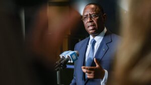 Macky sall à Dakar : entre retenue et efficacité lors d&rsquo;une brève rencontre