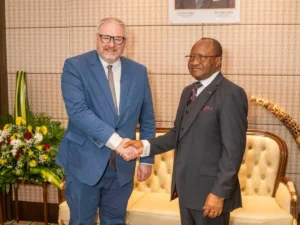 Renforcement des liens Cameroun-France : théodore datouo et ronain le gluet scellent de nouveaux partenariats