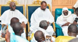 Ousmane sonko rend hommage à serigne touba avant le grand magal