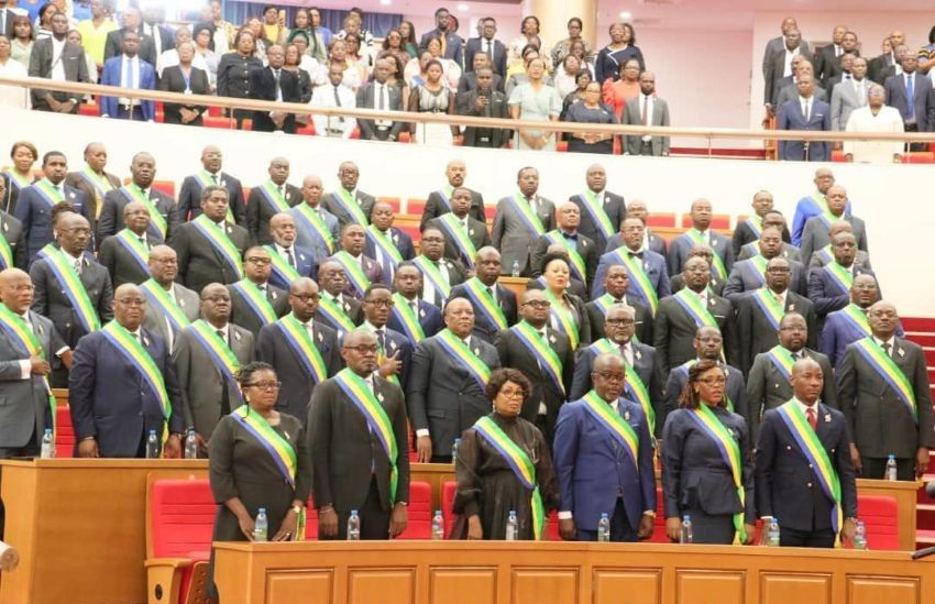 Les députés en séance plénière au Palais Léon-Mba