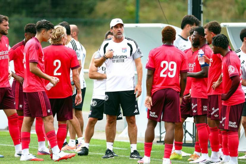 Paulo Fonseca et son équipe lors d'un match amical