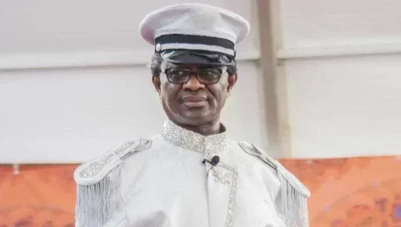 Serigne Modou Kara Mbacké, médiateur spirituel au cœur de la vie politique sénégalaise Serigne Modou Kara Mbacké, figure spirituelle du Sénégal, lors d'un discours sur l'unité nationale
