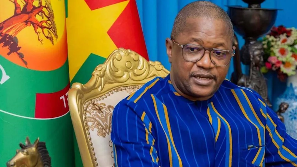 drapeaux Nigeria et AES sur fond de tension diplomatique