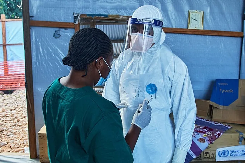 Équipe médicale au travail au Centre médical évangélique de Bunia en juillet 2026