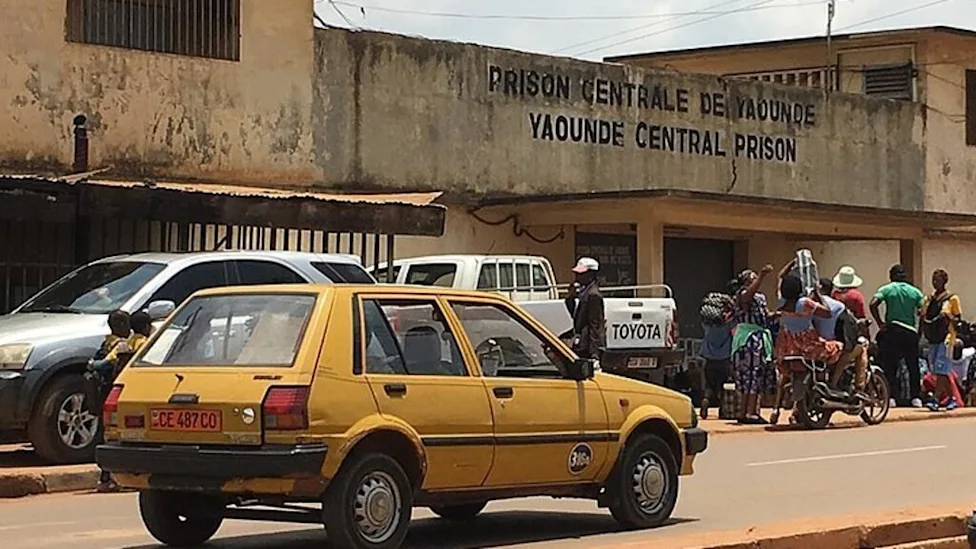 Portrait d'un homme incarcéré au Cameroun pour tentative de diffusion de faux décrets