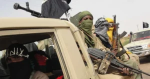 Une violente embuscade du JNIM cible les forces maliennes et russes dans la région de Mopti