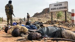 Bombardement meurtrier à la frontière algéro-nigérienne : 48 chercheurs d&rsquo;or tués, la souveraineté du Niger en question