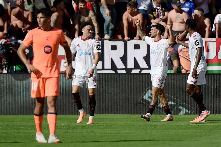 Isaac Romero célèbre un but lors de la victoire du FC Séville face au FC Barcelone