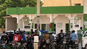 Pénurie d’essence au Niger : quelles alternatives pour les usagers sous couvre-feu ?