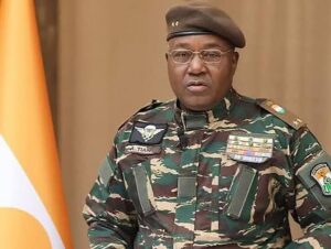 Nigériens : le pétrole, un trésor qui étouffe au lieu d&rsquo;illuminer